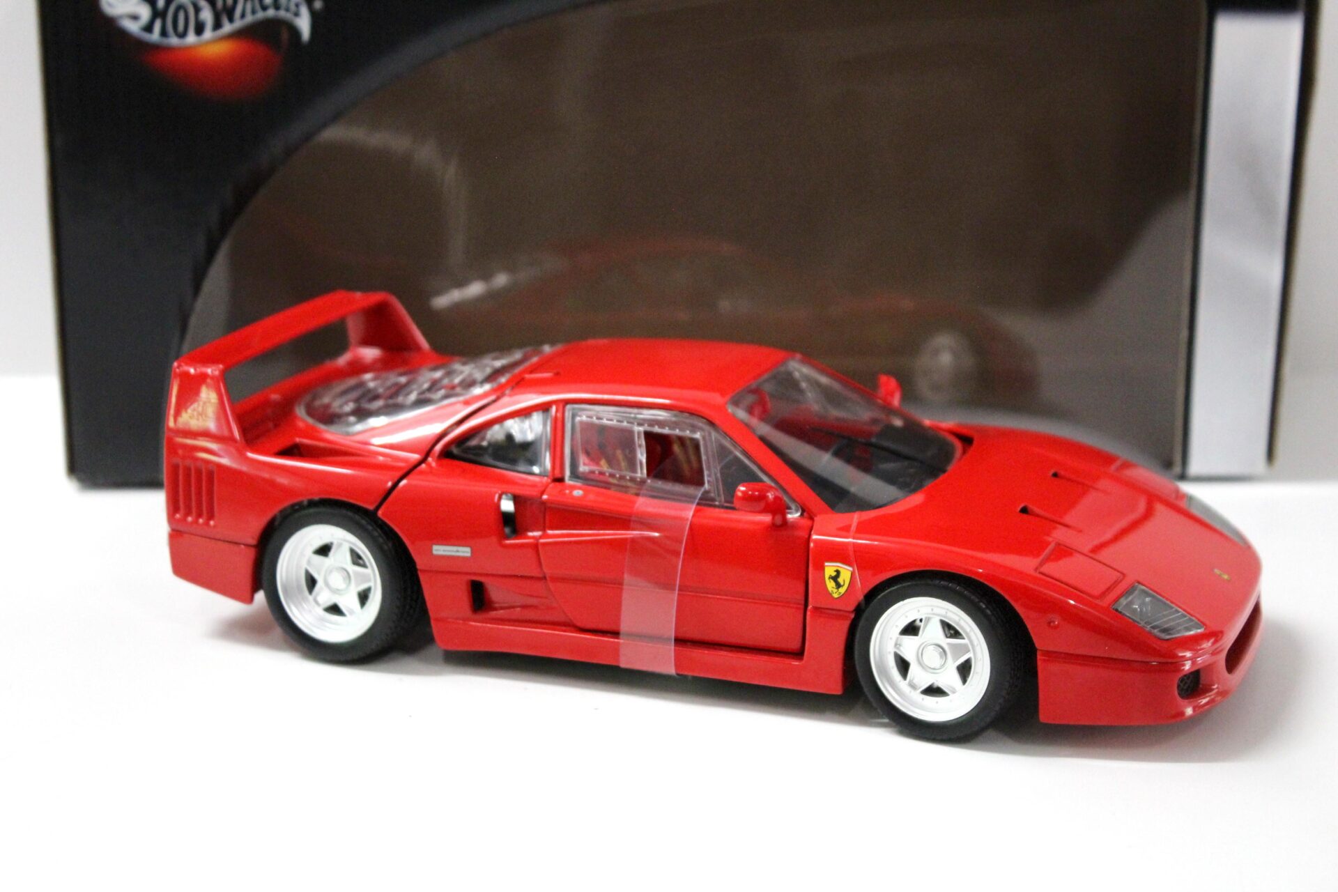 1:18 Hot Wheels Ferrari F40 2/4 Coupe 1987 red