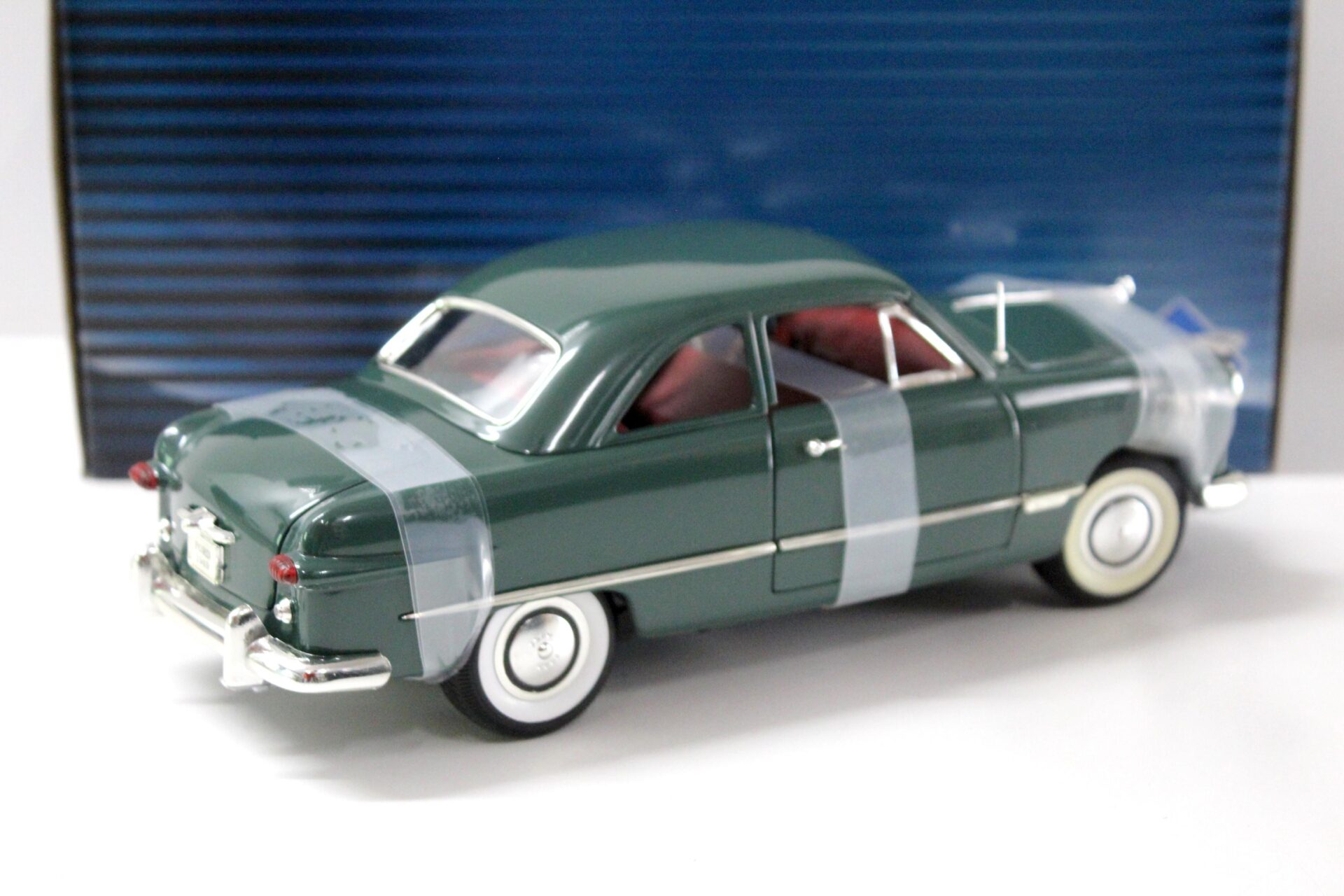 1:18 Solido Mira Ford 1949 Coupe dark green