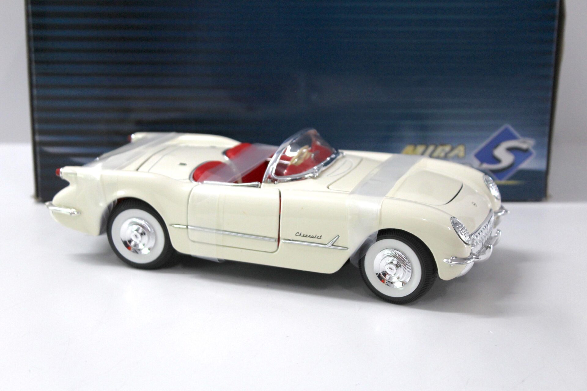 1:18 Solido Mira Chevrolet Corvette Convertible 1953 white