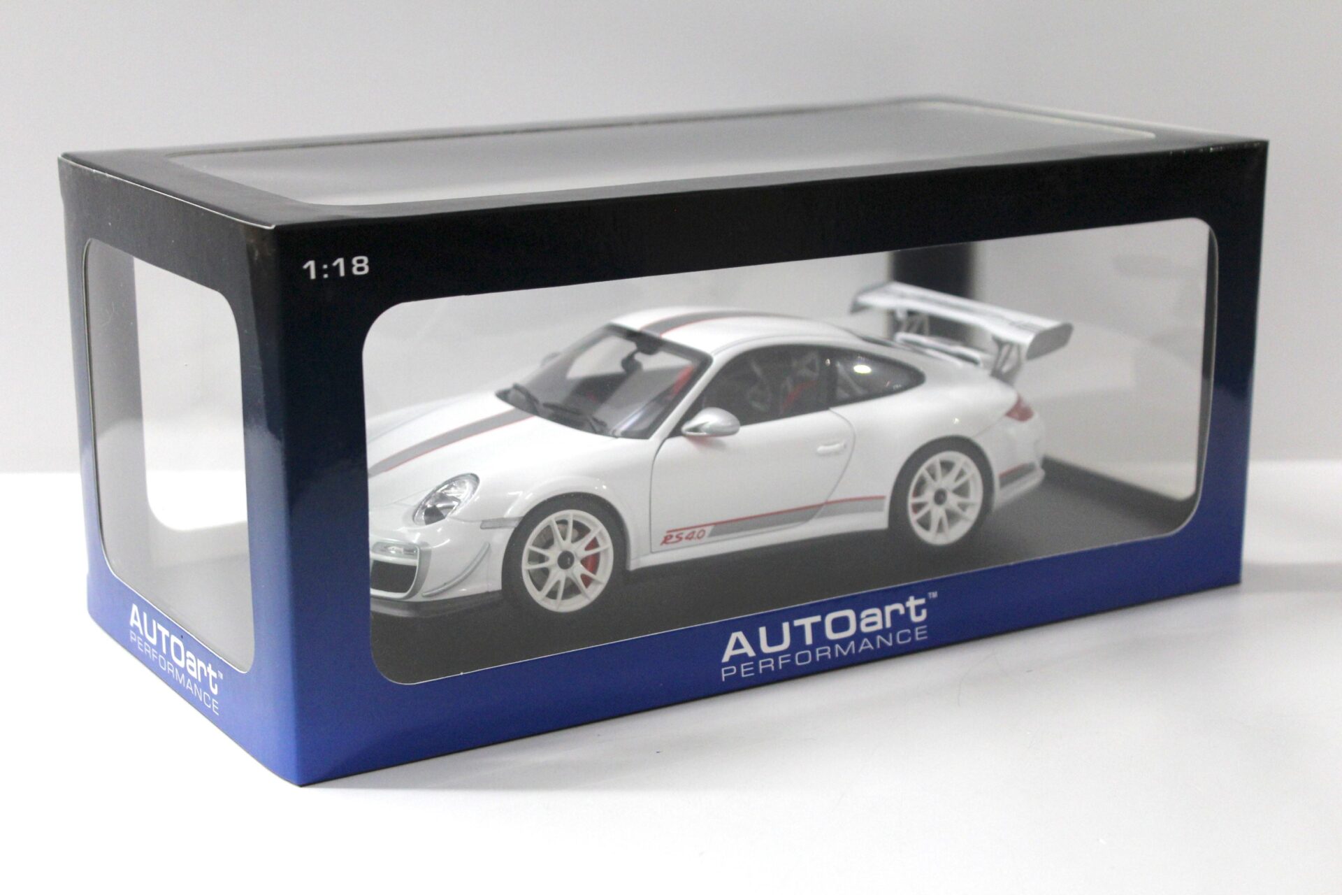 1:18 AUTOart Porsche 911 (997) GT3 RS 4.0 white