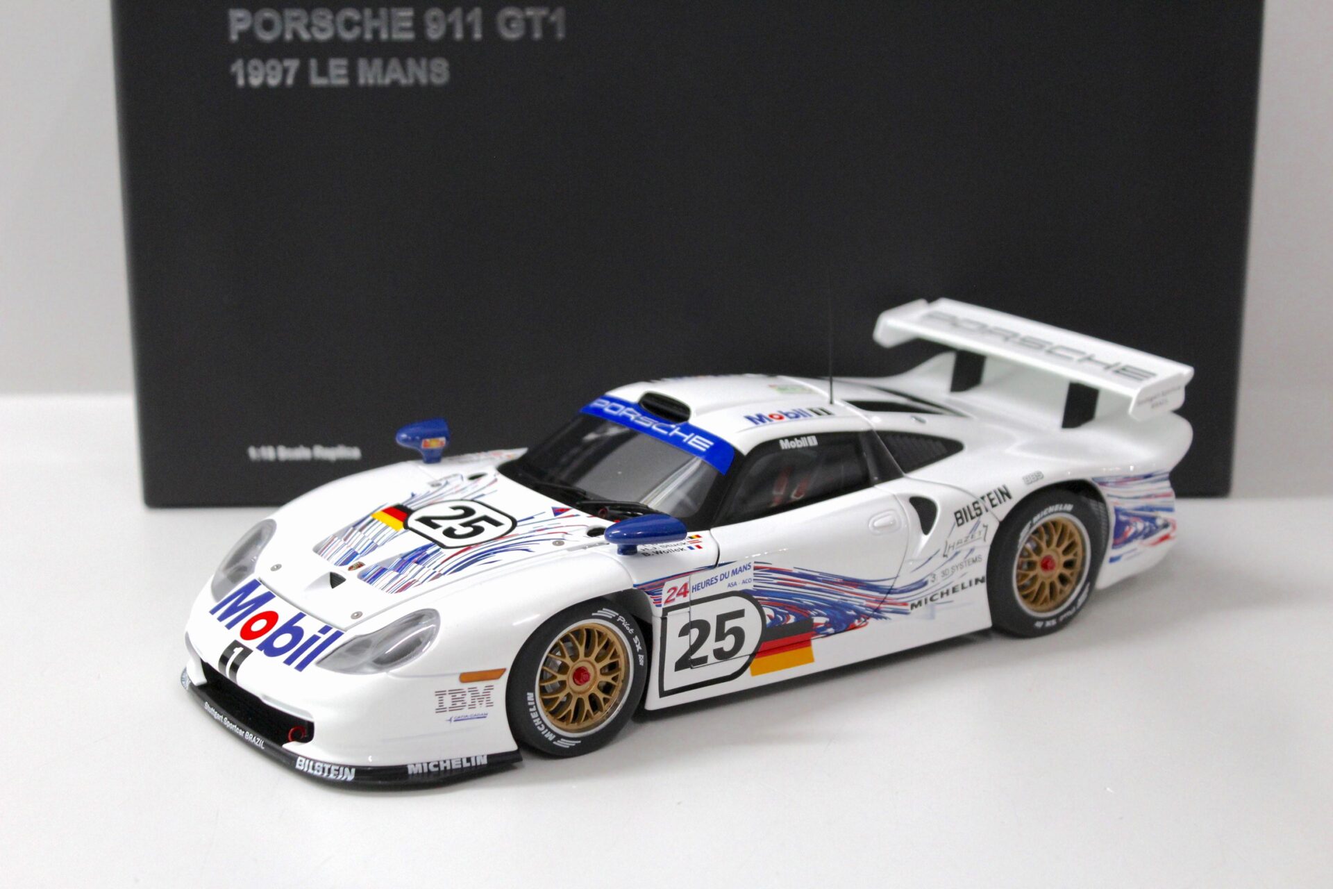 1:18 AUTOart Porsche 911 (996) GT1 Le Mans 24h 1997 Stuck/ Wollek #25