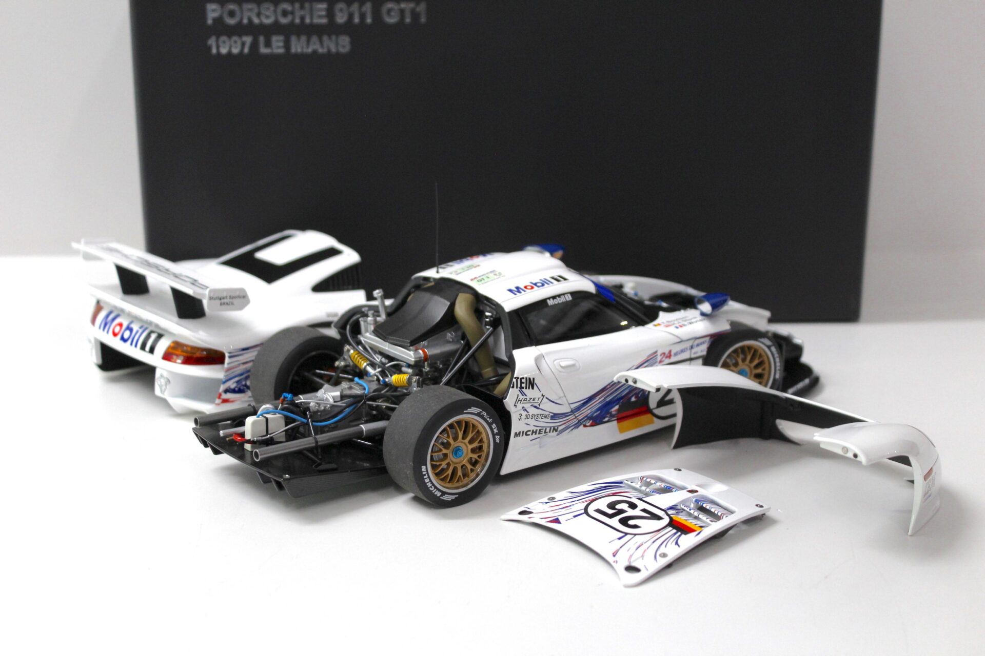 1:18 AUTOart Porsche 911 (996) GT1 Le Mans 24h 1997 Stuck/ Wollek #25