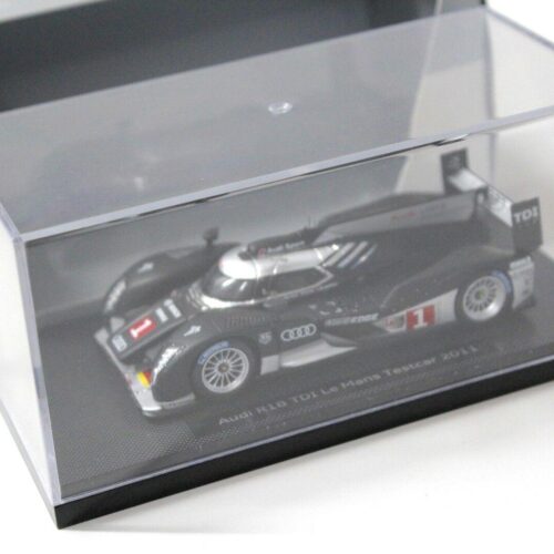 1:43 Spark Audi R18 TDI Le Mans Testcar 2011 DEALER VERSION - Image 3