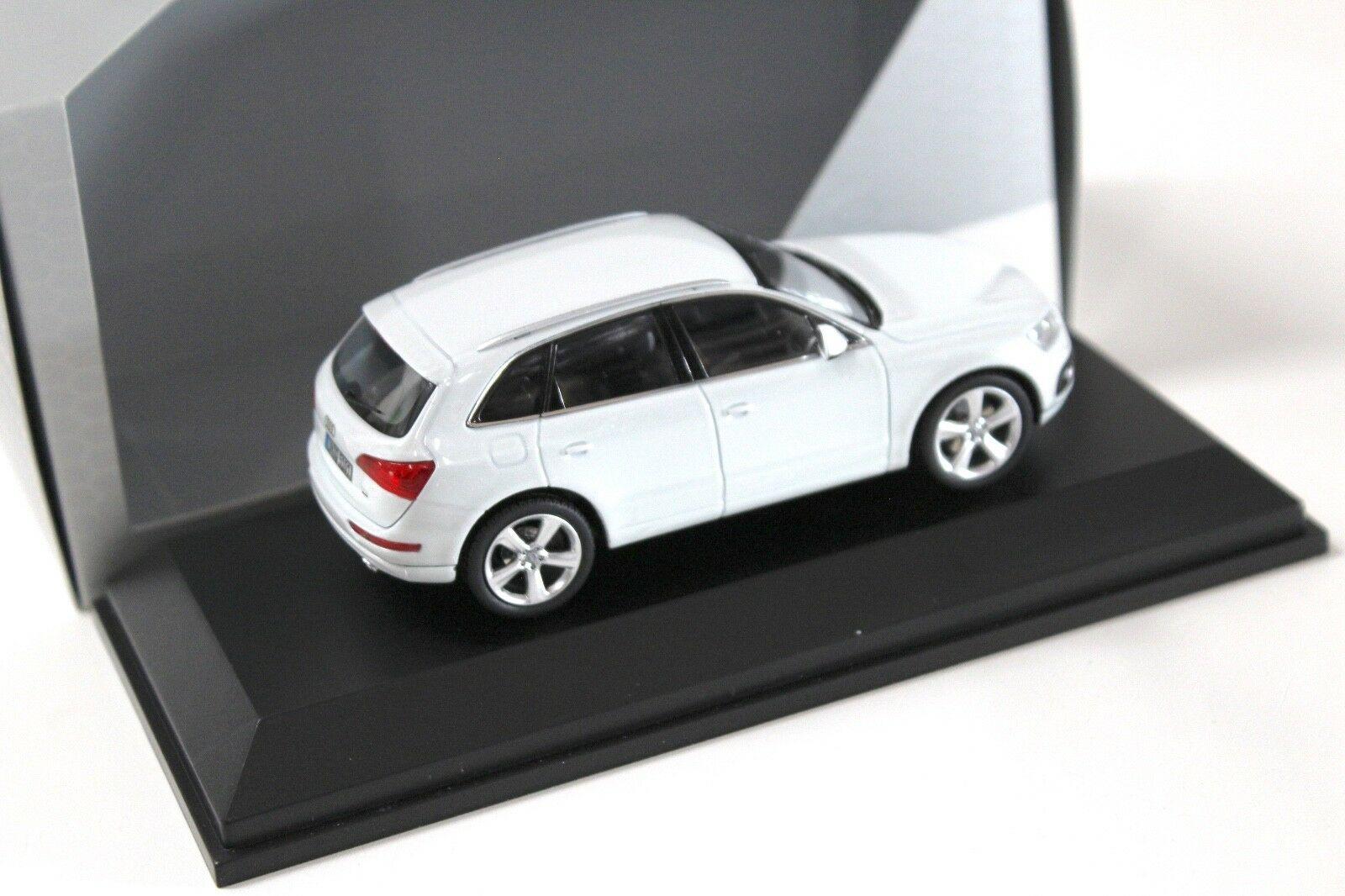 1:43 Schuco Audi Q5 Glacier white SUV DEALER VERSION