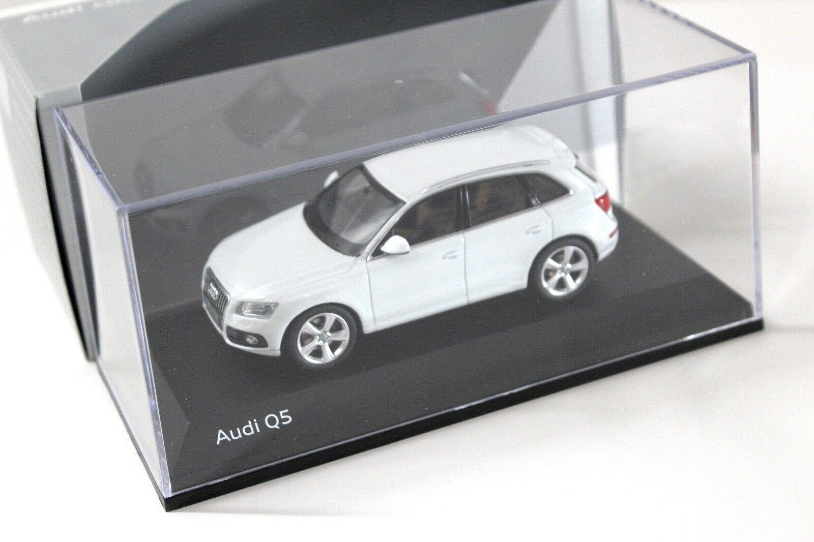 1:43 Schuco Audi Q5 Glacier white SUV DEALER VERSION