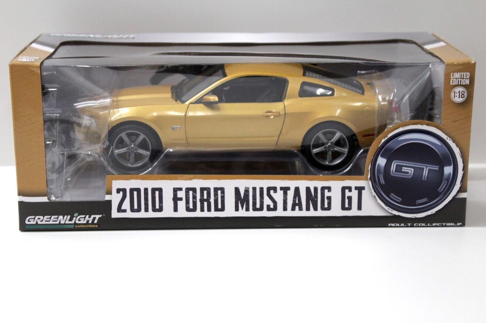 1:18 Greenlight Ford Mustang GT 2010 Coupe gold