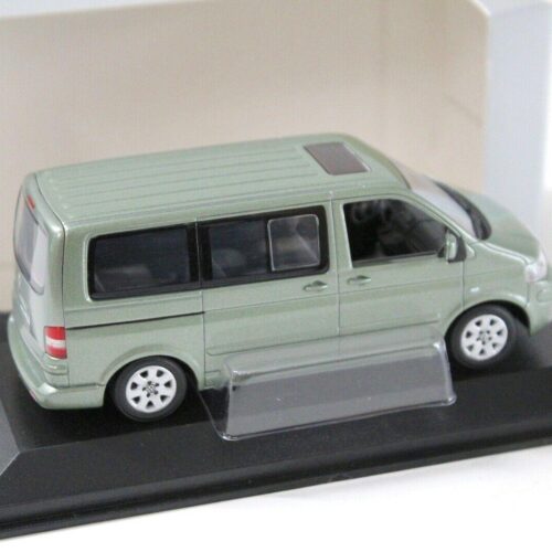 1:43 Minichamps VW T5 Multivan light green DEALER VERSION