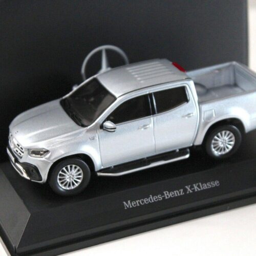 1:43 Spark Minimax Mercedes X-Klasse silver DEALER VERSION