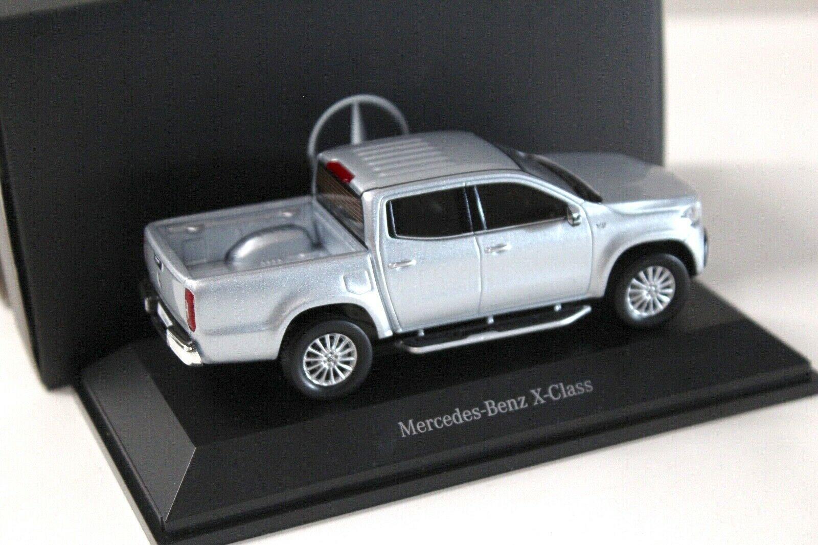 1:43 Spark Minimax Mercedes X-Klasse silver DEALER VERSION