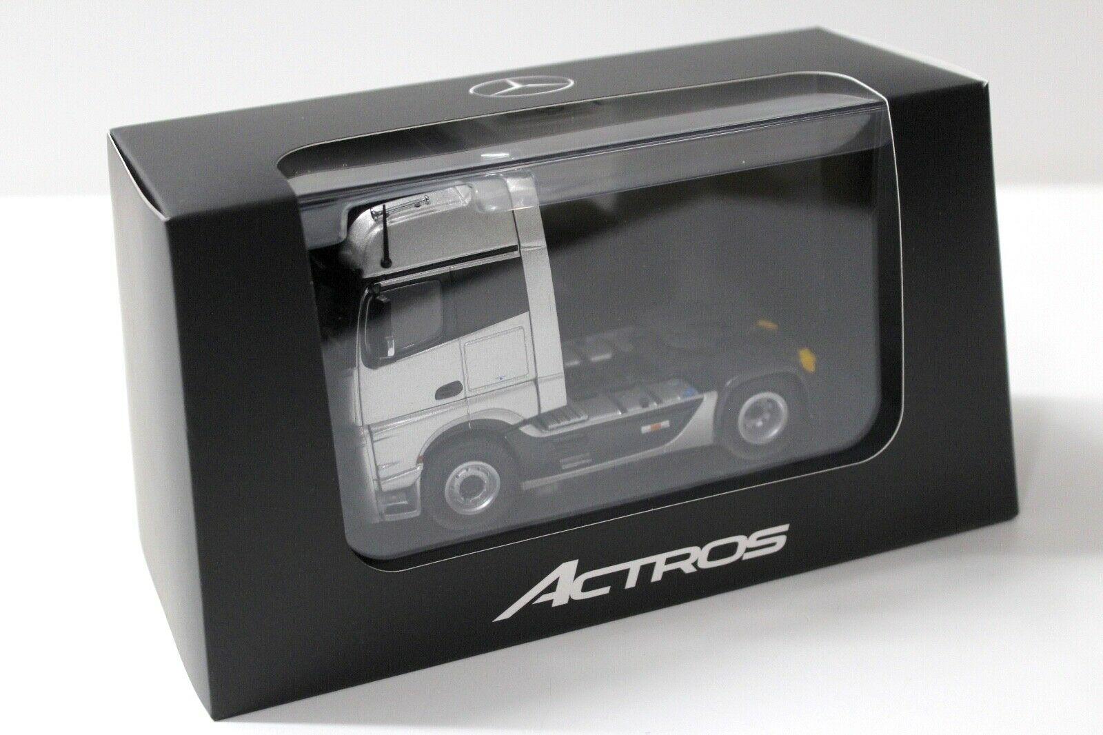 1:50 NZG Mercedes Actros GigaSpace SZM silver DEALER VERSION