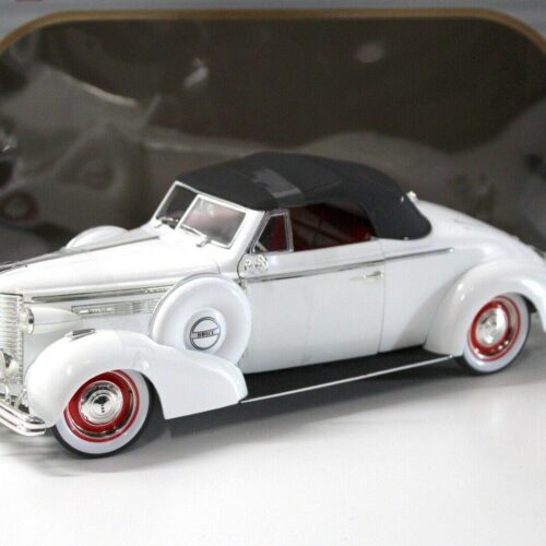 1:18 Signature Models 1938 Buick Century Convertible white