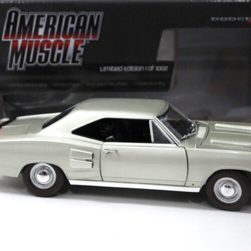 1:18 Auto World Dodge Coronet R/T Coupe 1969 light green