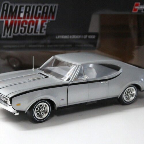1:18 Auto World Oldsmobile Cutless Hurst/olds Coupe silver 1968