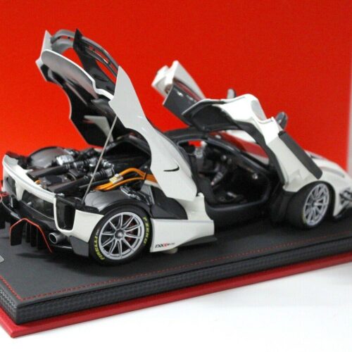 1:18 BBR Ferrari FXXK EVO Presentazione Car #70 white FULL OPENING