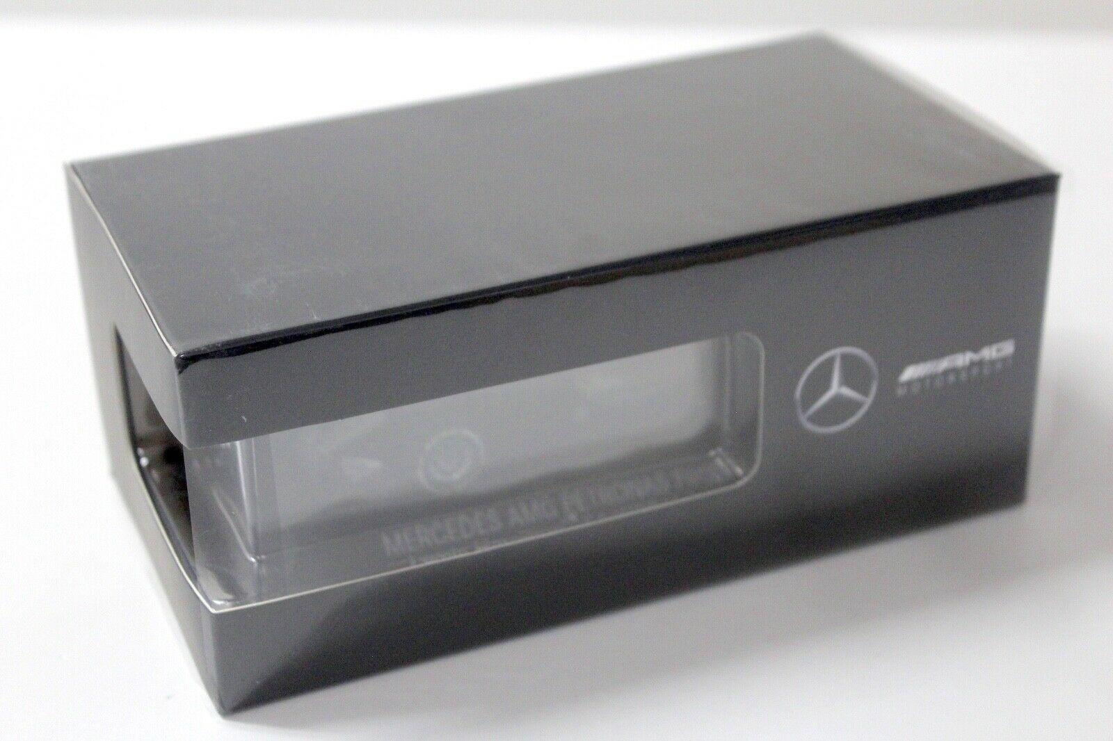 1:43 Minichamps Mercedes AMG Petronas F1 W07 Hamilton 2016 DEALER VERSION