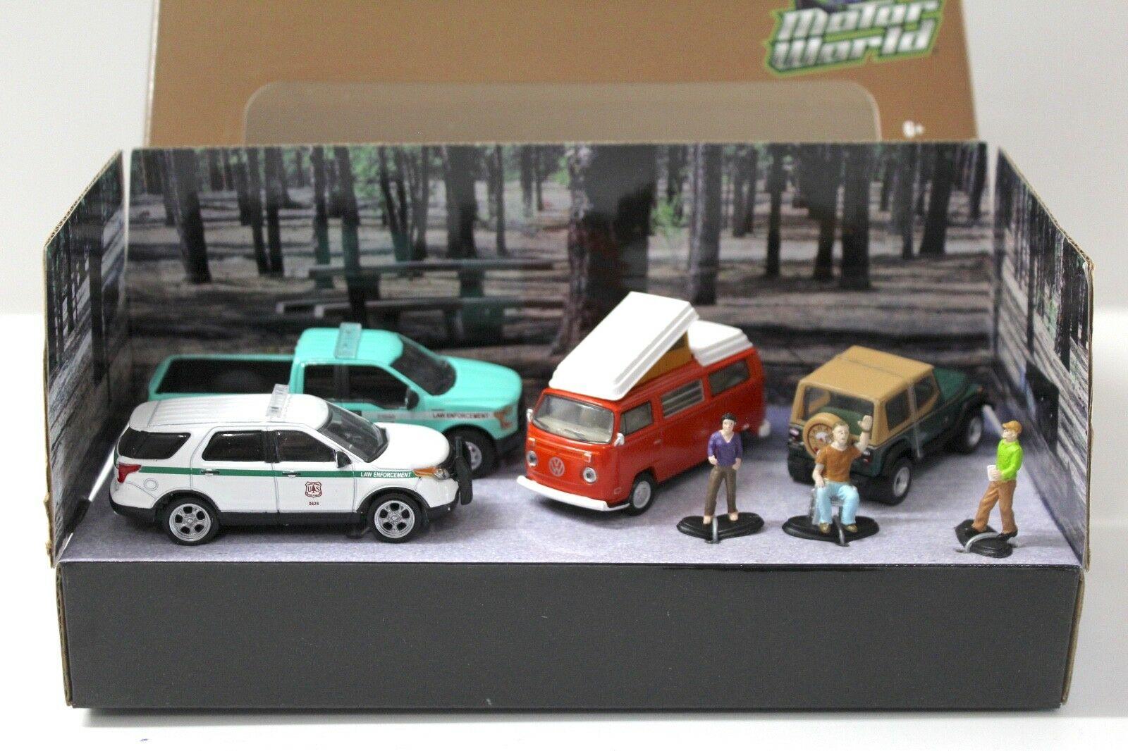 1:64 Greenlight Motor World Campsite Cruisers Diorama SET