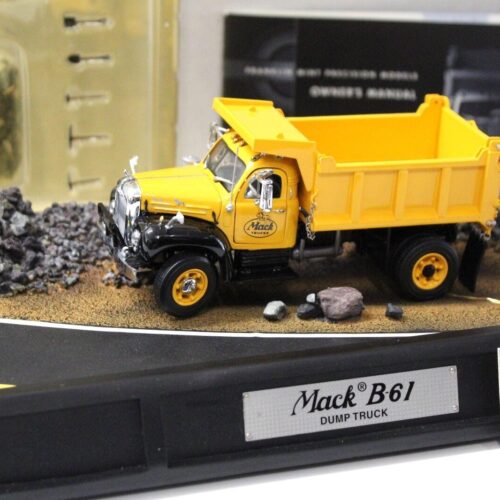 1:32 Franklin Mint Mack B-61 Dump Truck *DIORAMA*