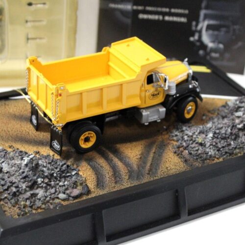 1:32 Franklin Mint Mack B-61 Dump Truck *DIORAMA*
