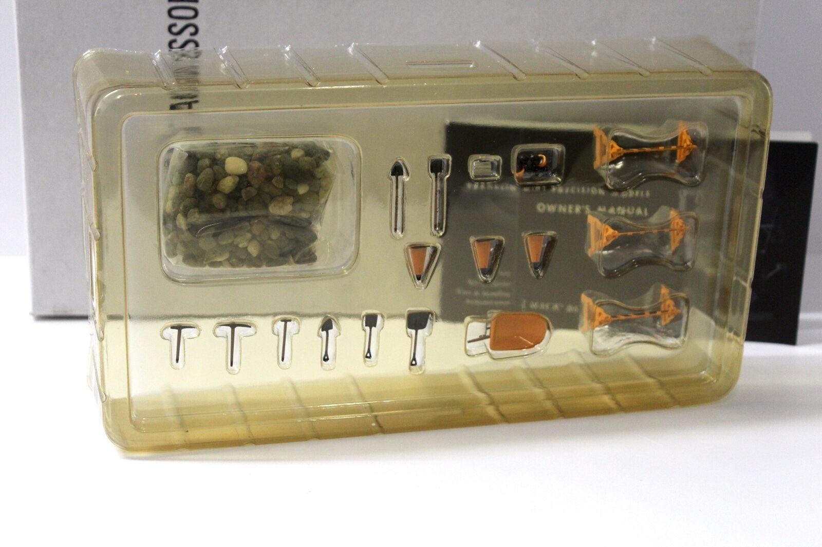 1:32 Franklin Mint Mack B-61 Dump Truck *DIORAMA*