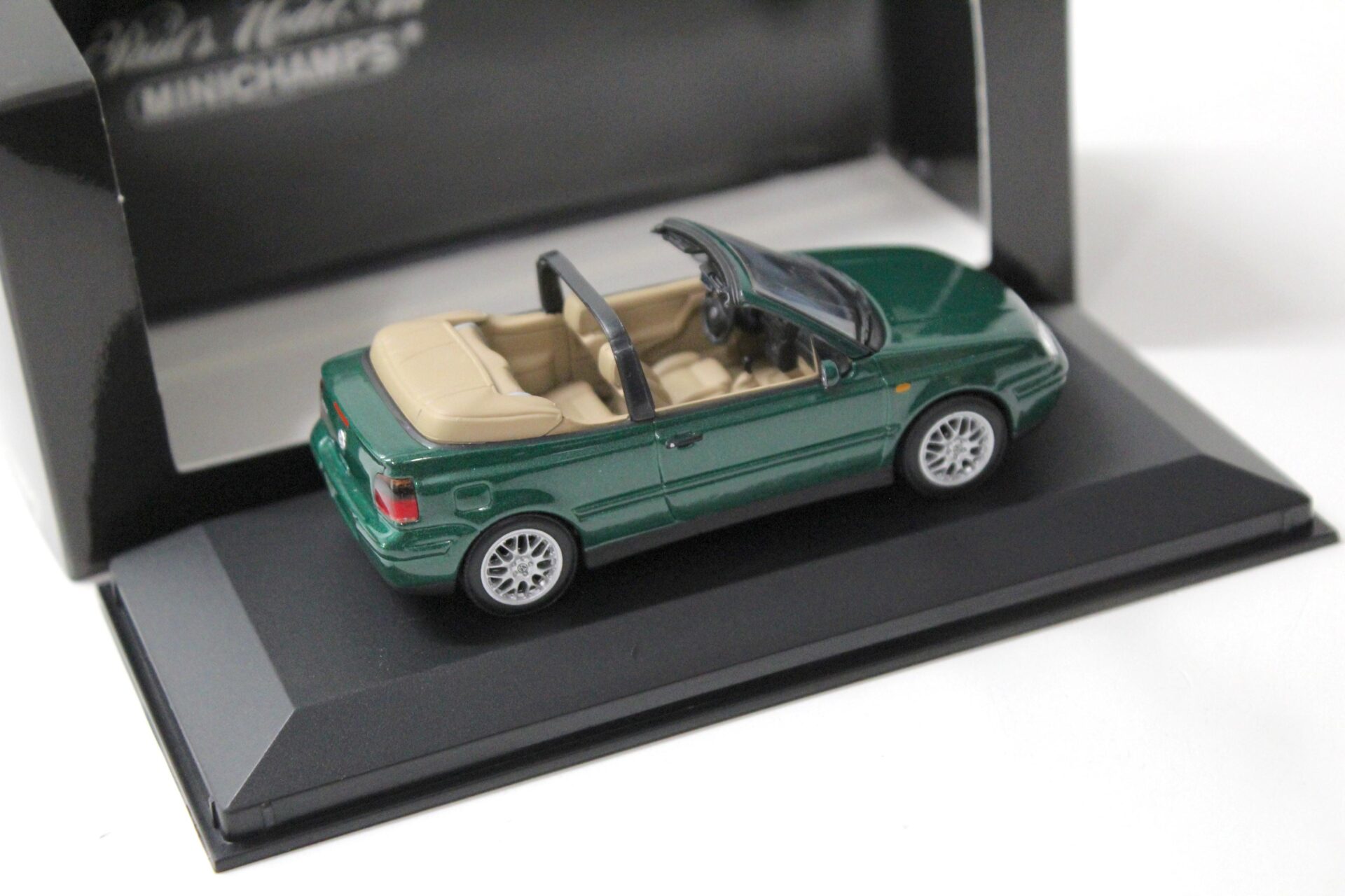 1:43 Minichamps VW Golf IV 4 Cabriolet 1999 bright green pearl effect