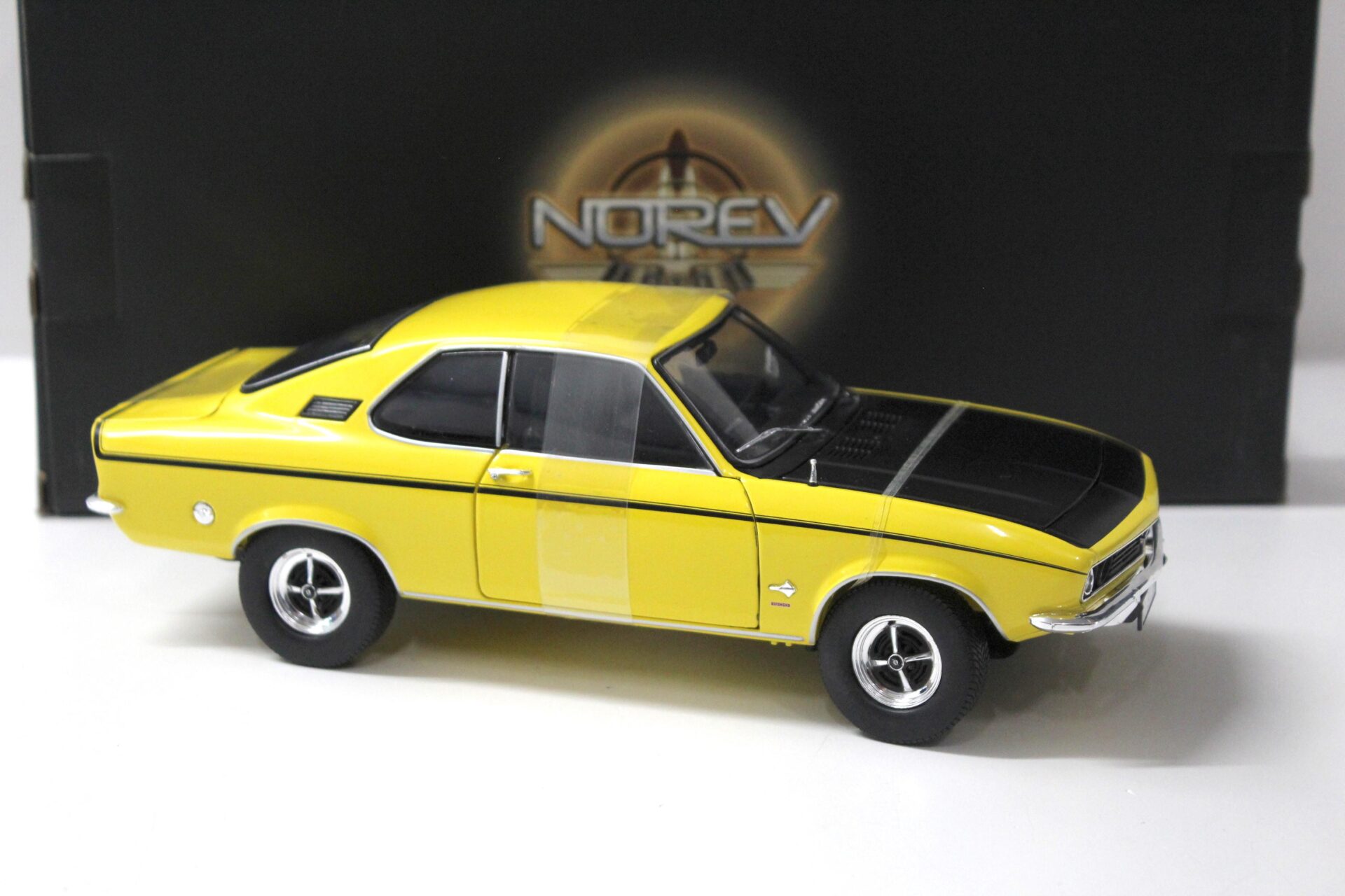 1:18 Norev Opel Manta SR Coupe 1970 yellow/black
