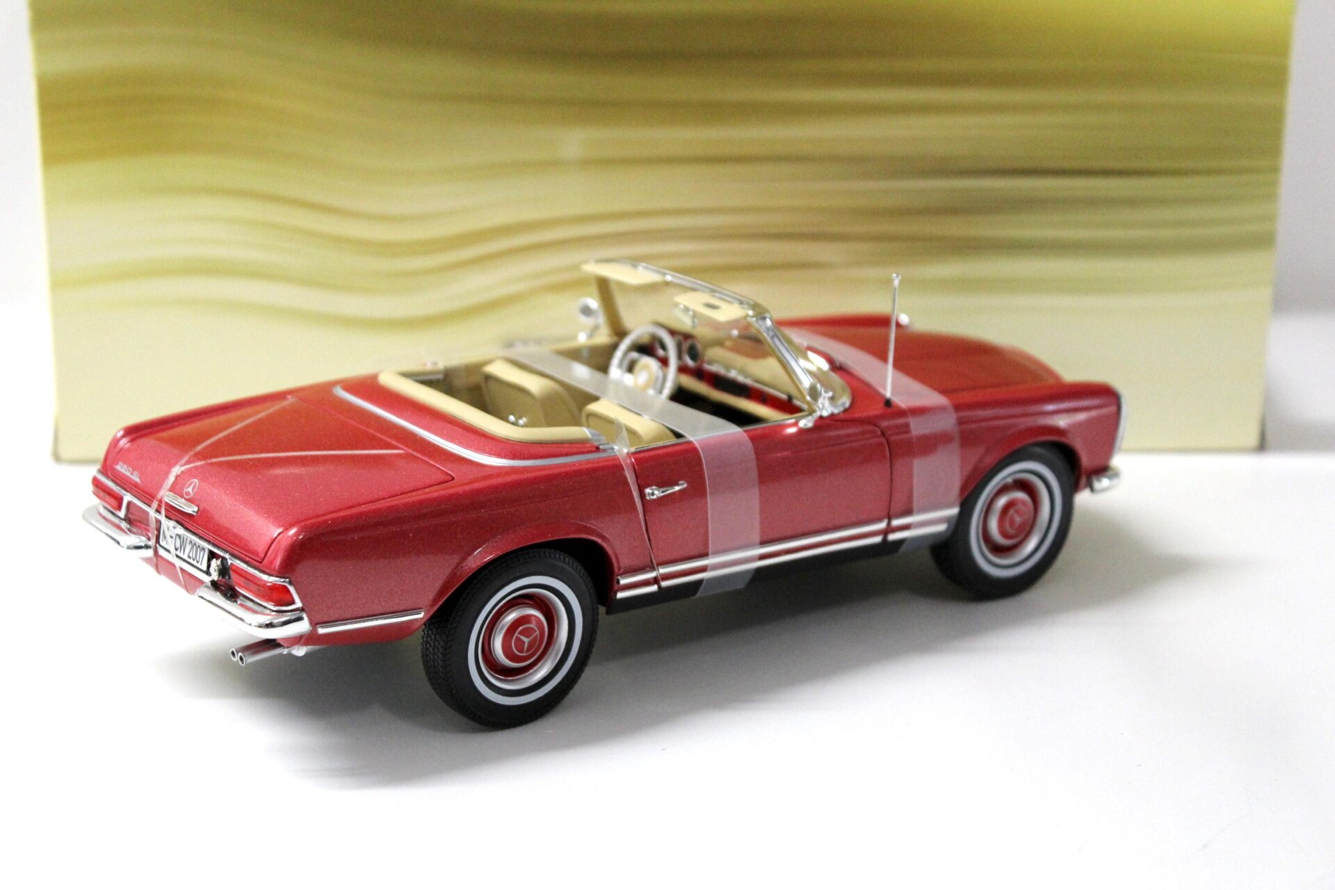 1:18 Norev Mercedes 280SL Cabrio Pagode pearl red metallic