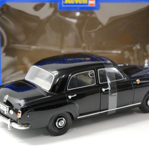 1:18 Revell Mercedes 180 "Ponton" black