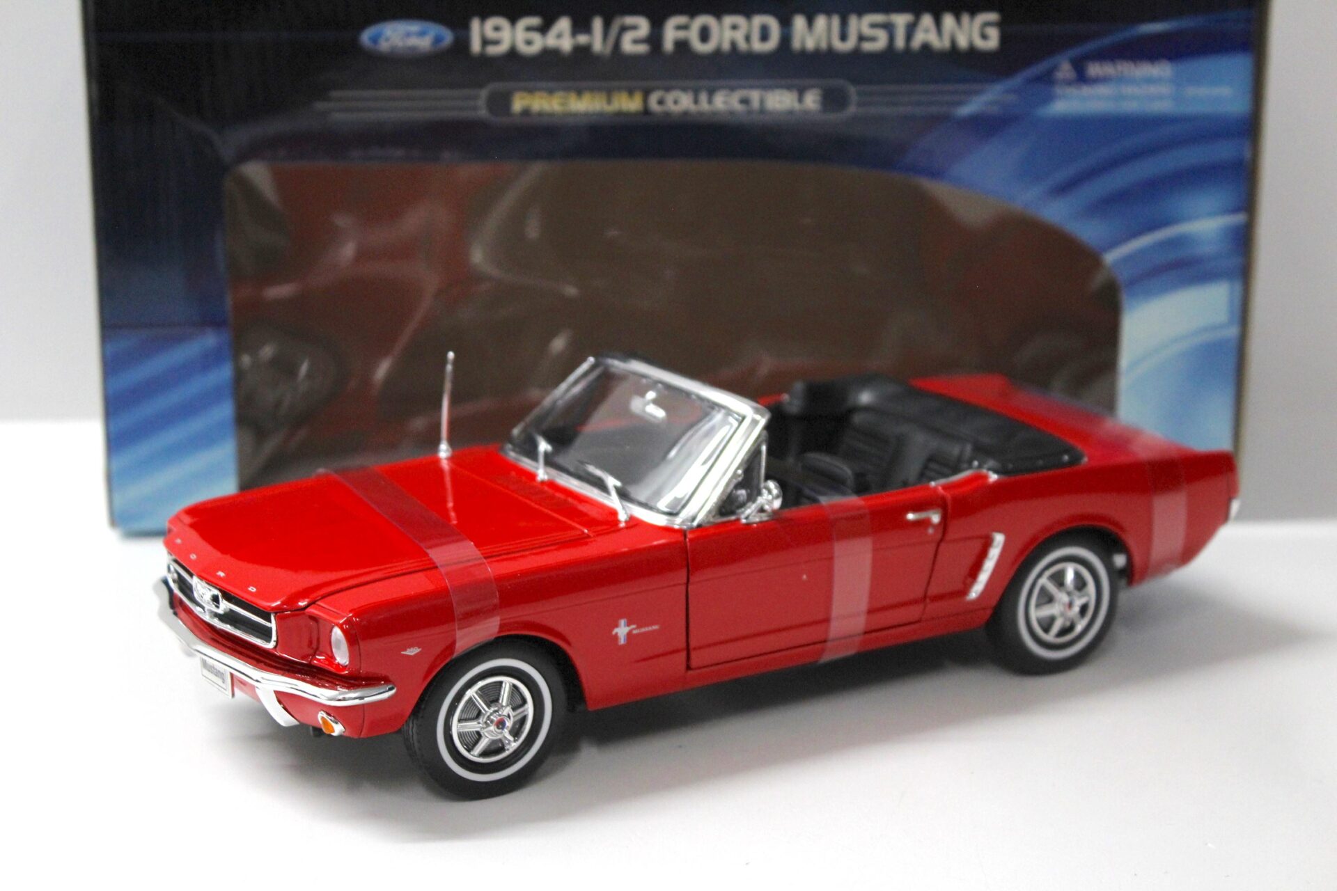 1:18 Welly Ford Mustang Convertible red 1964-1/2 red