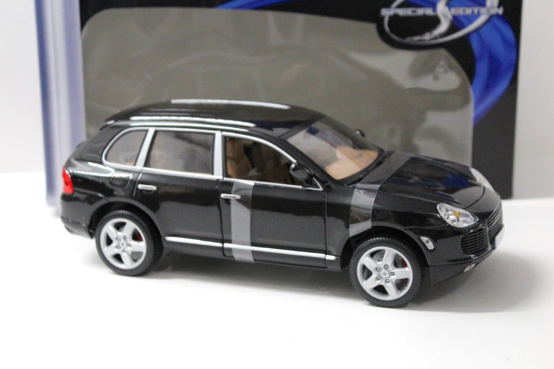 1:18 Maisto Porsche Cayenne Turbo 1.Generation black