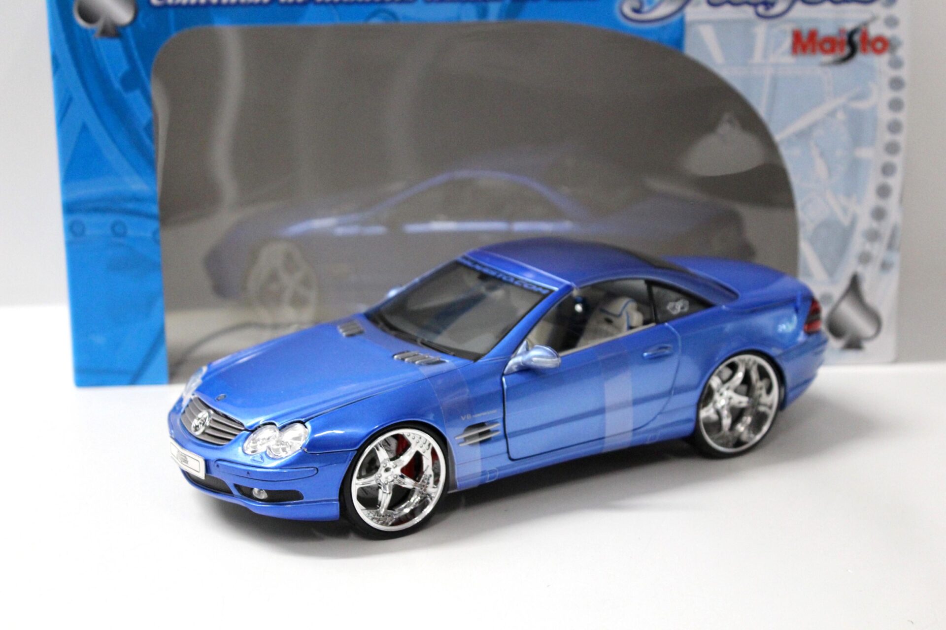 1:18 Maisto PLAYERZ Mercedes SL55 AMG closed Top blue