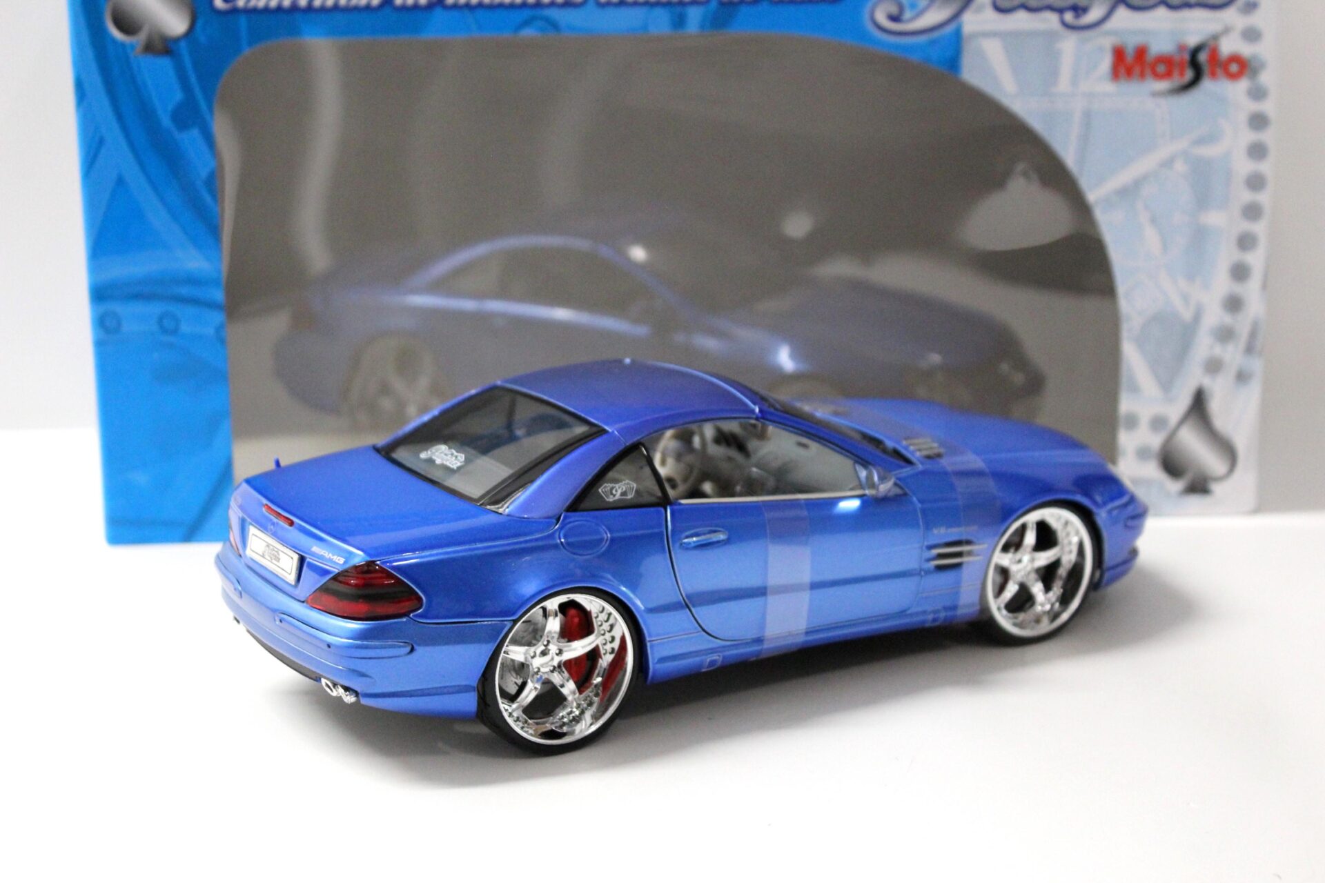 1:18 Maisto PLAYERZ Mercedes SL55 AMG closed Top blue