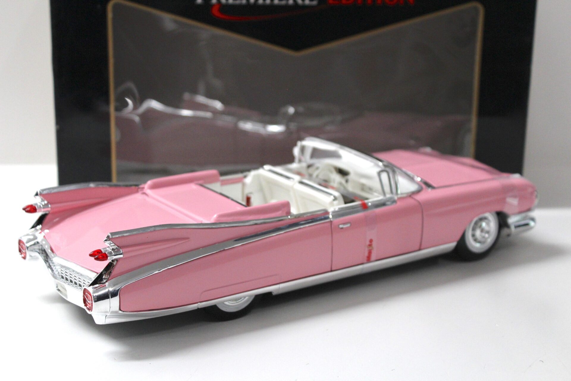 1:18 Maisto Cadillac Eldorado Biarritz 1959 Convertible pink/ rosa