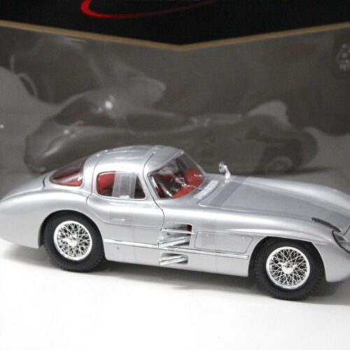1:18 Maisto Mercedes 300SLR Uhlenhaut Coupe silver