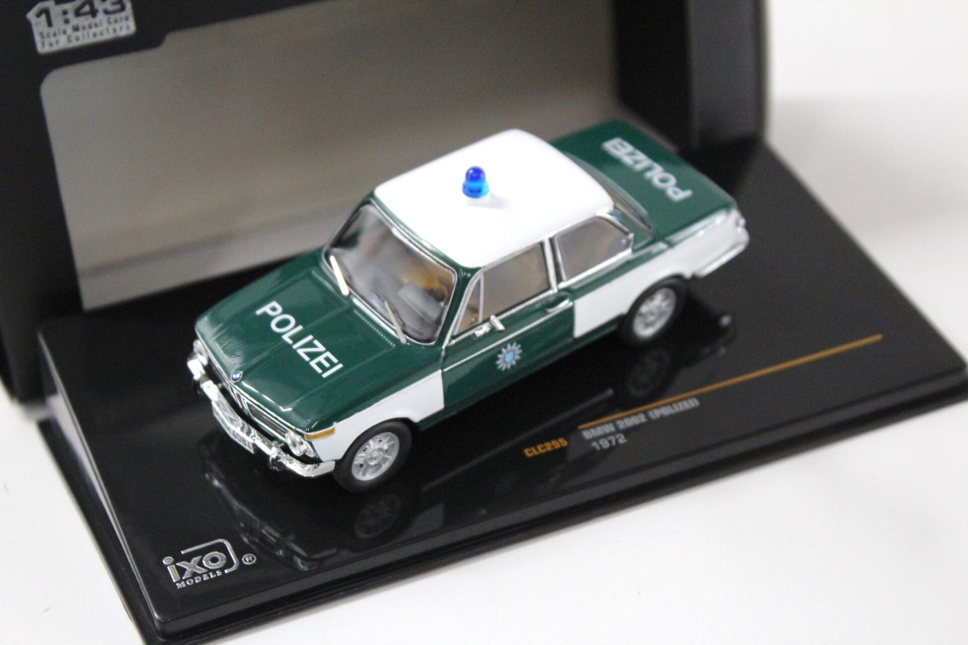 1:43 IXO Models BMW 2002 Tii POLIZEI 1972 white/ green