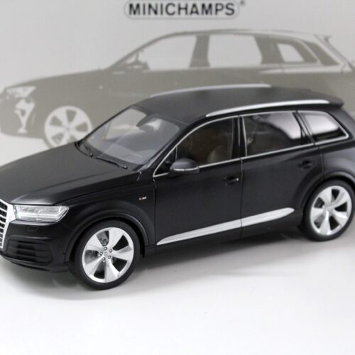 1:18 Minichamps Audi Q7 - 2015 matt black - FULL OPENING
