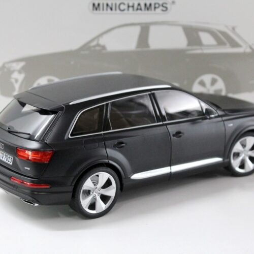 1:18 Minichamps Audi Q7 - 2015 matt black - FULL OPENING