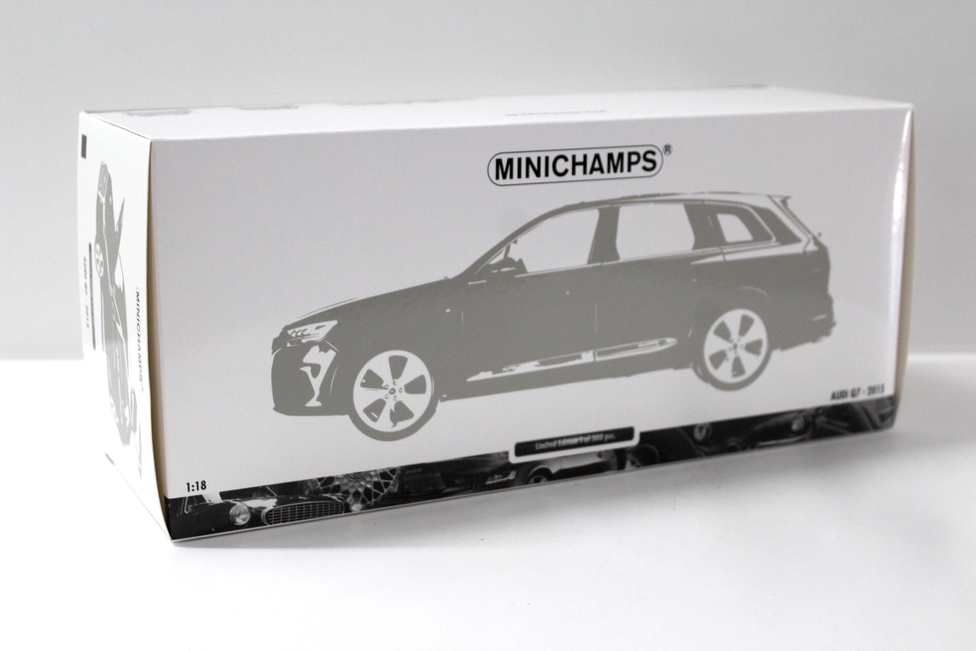 1:18 Minichamps Audi Q7 - 2015 matt black - FULL OPENING