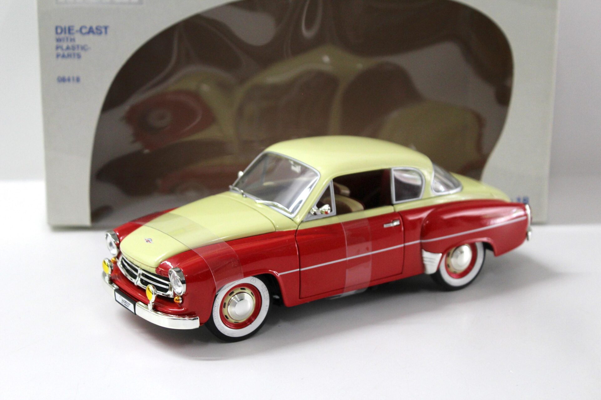 1:18 Revell Wartburg 311 Coupe red/ beige