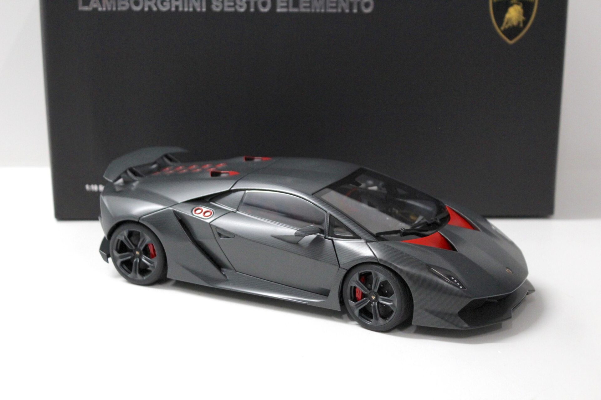1:18 AUTOart Lamborghini Sesto Elemento Grey Carbon Fiber Pattern
