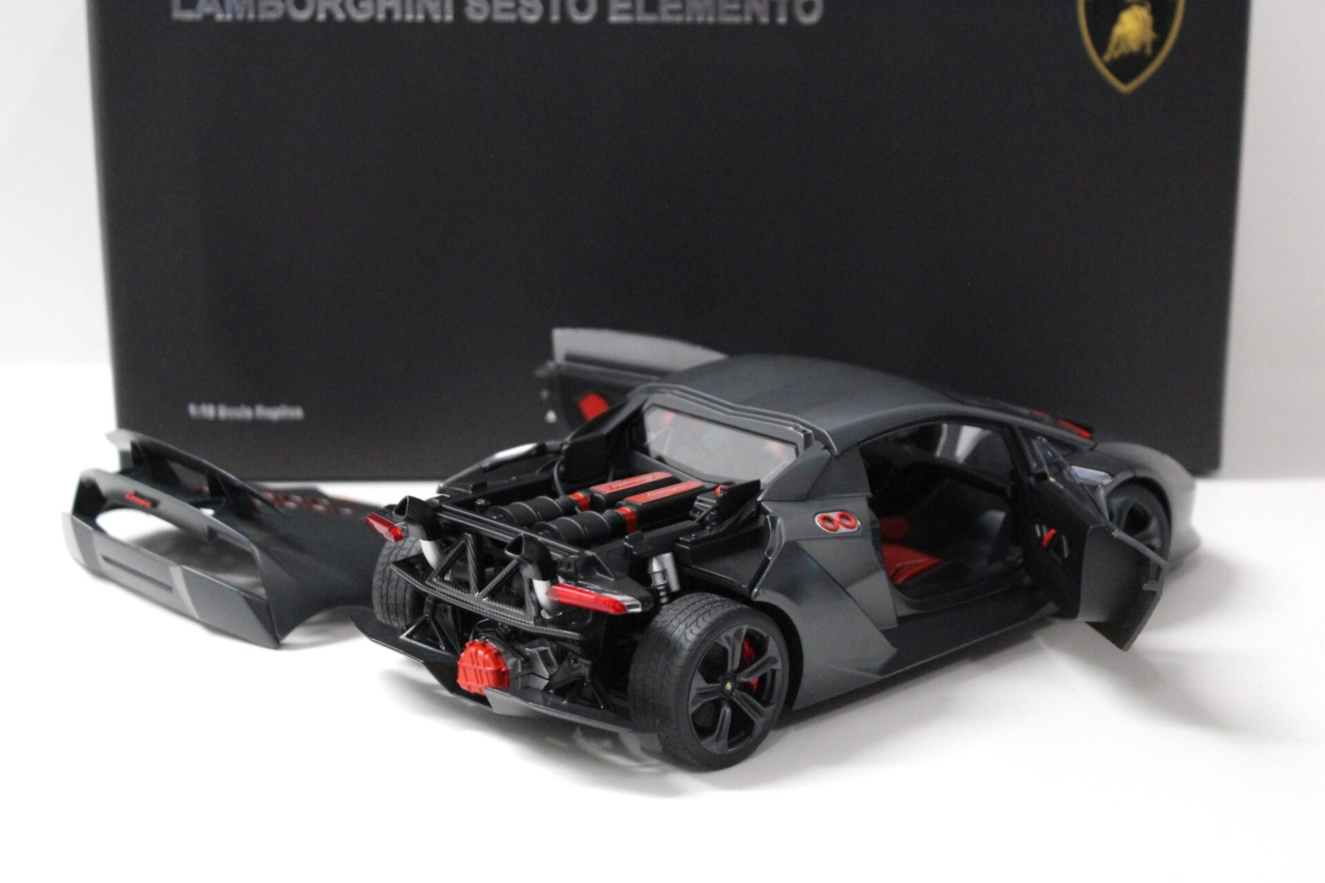 1:18 AUTOart Lamborghini Sesto Elemento Grey Carbon Fiber Pattern