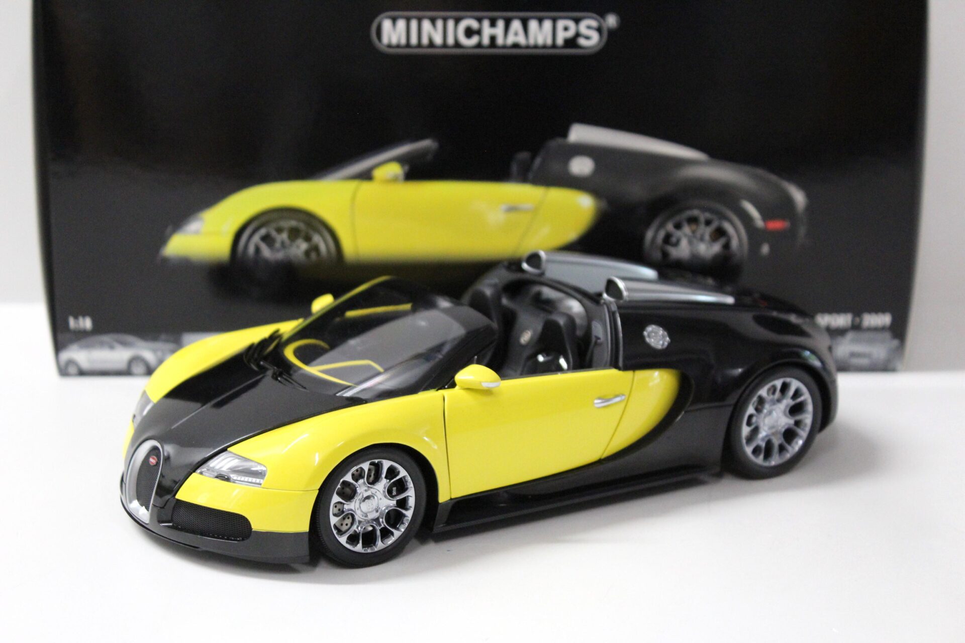 ID 43319 orig 1.jpg 1:18 Minichamps Bugatti Veyron Grand Sport 2009 black/ Lemon yellow