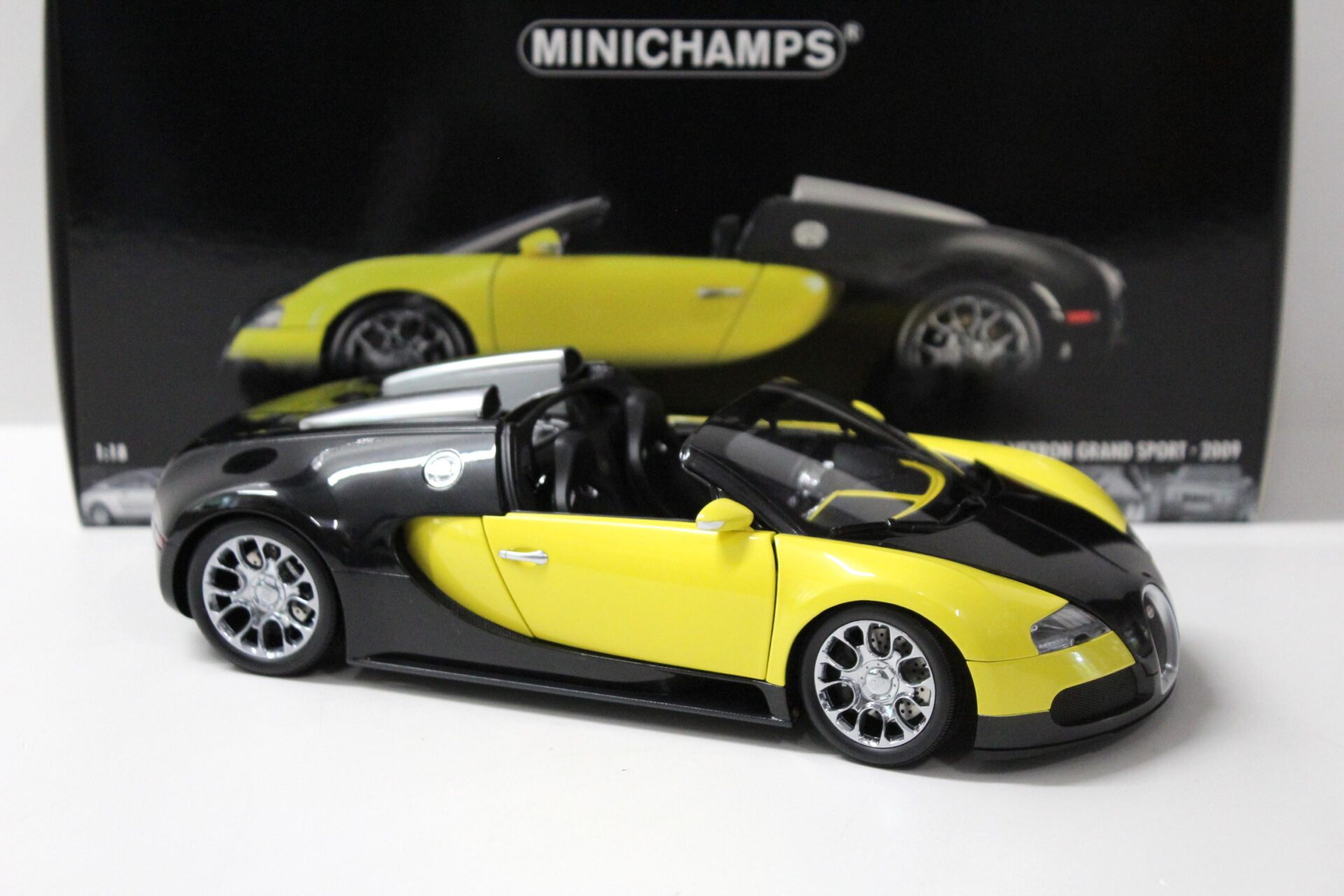 1:18 Minichamps Bugatti Veyron Grand Sport 2009 black/ Lemon yellow