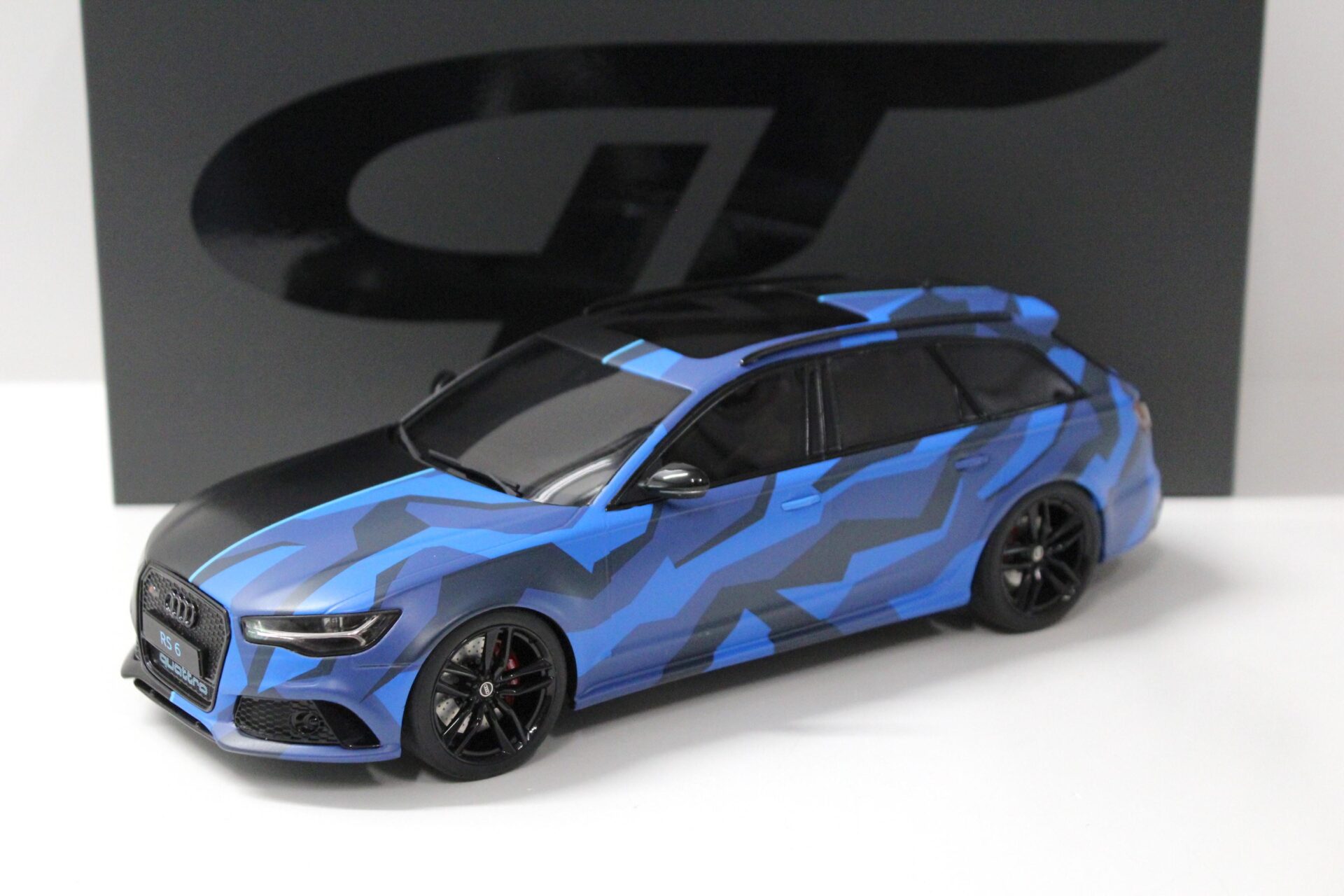 ID 43343 orig.jpg 1:18 GT Spirit GT799 Audi RS6 Avant C7 GMK Camouflage blue / black