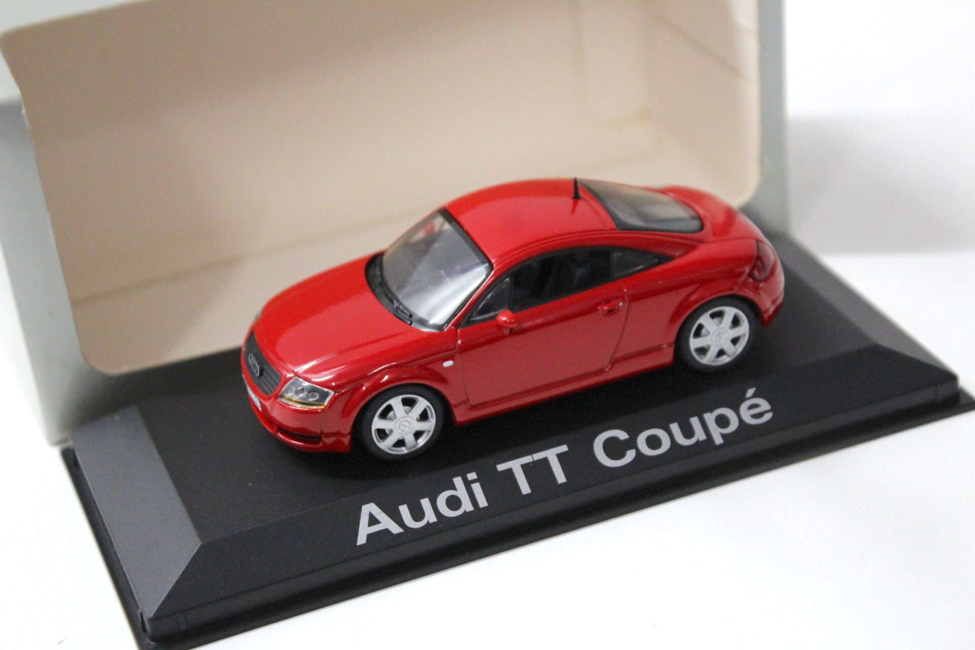 1:43 Minichamps Audi TT Coupe 8N red DEALER