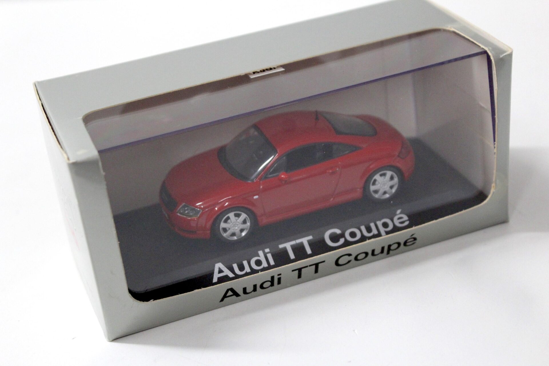 1:43 Minichamps Audi TT Coupe 8N red DEALER