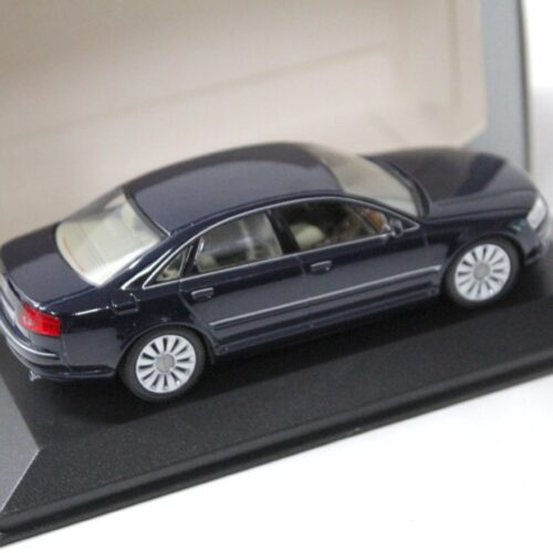 1:43 Minichamps Audi A8 Typ D3 Limousine dark blue DEALER