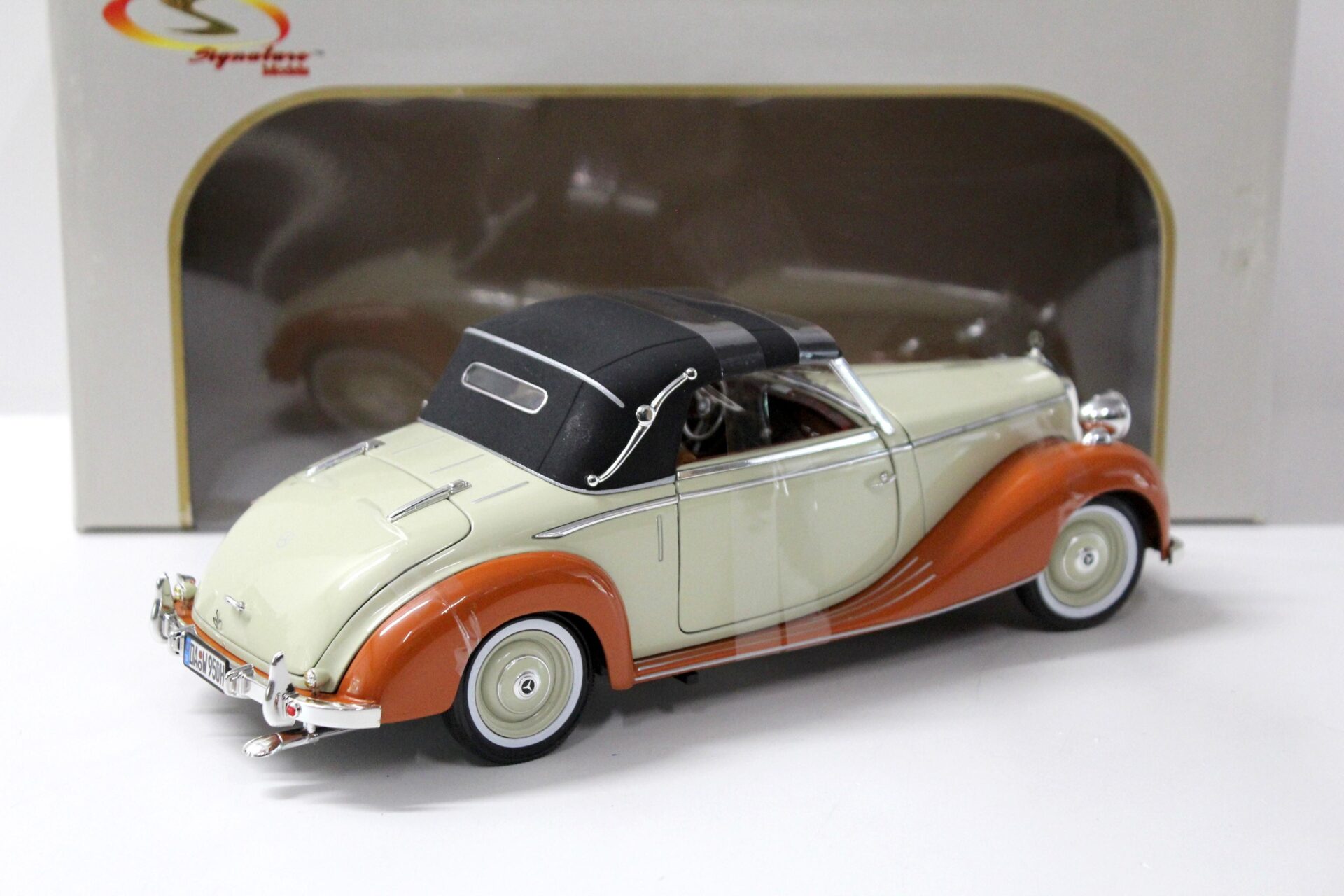 1:18 Signature Models 1950 Mercedes 170S Cabriolet beige/orange