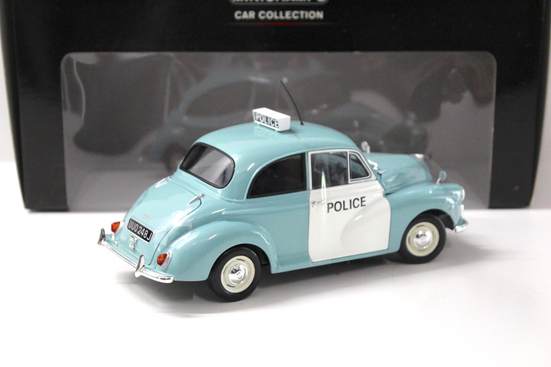 1:18 Minichamps Morris Minor Police Car blue/ white