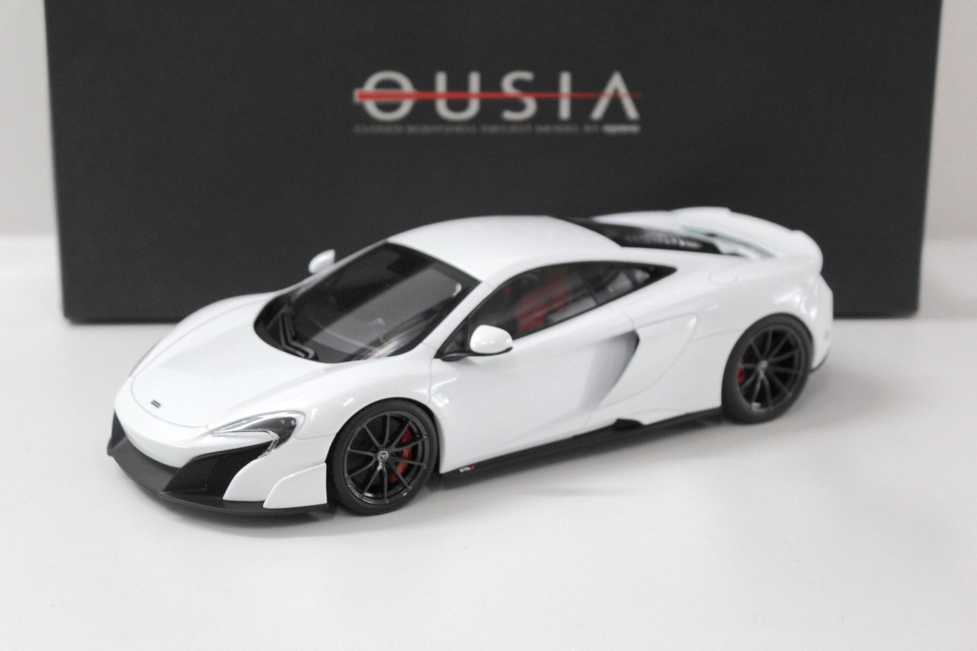 ID 43421 orig 1.jpg 1:18 Kyosho 2015 Mclaren 675LT Coupe silica white *Diecast Ousia Series*