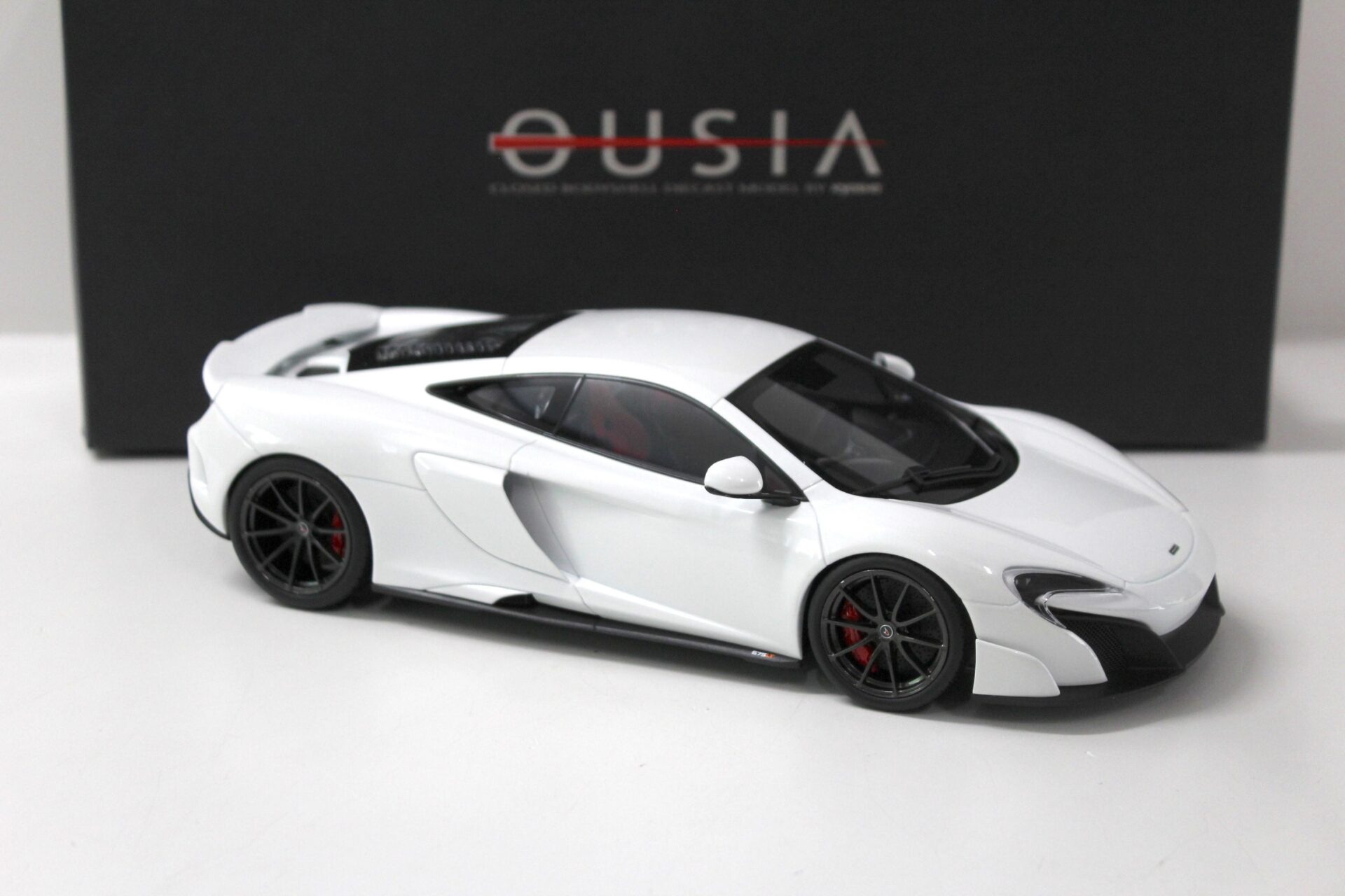 1:18 Kyosho 2015 Mclaren 675LT Coupe silica white *Diecast Ousia Series*